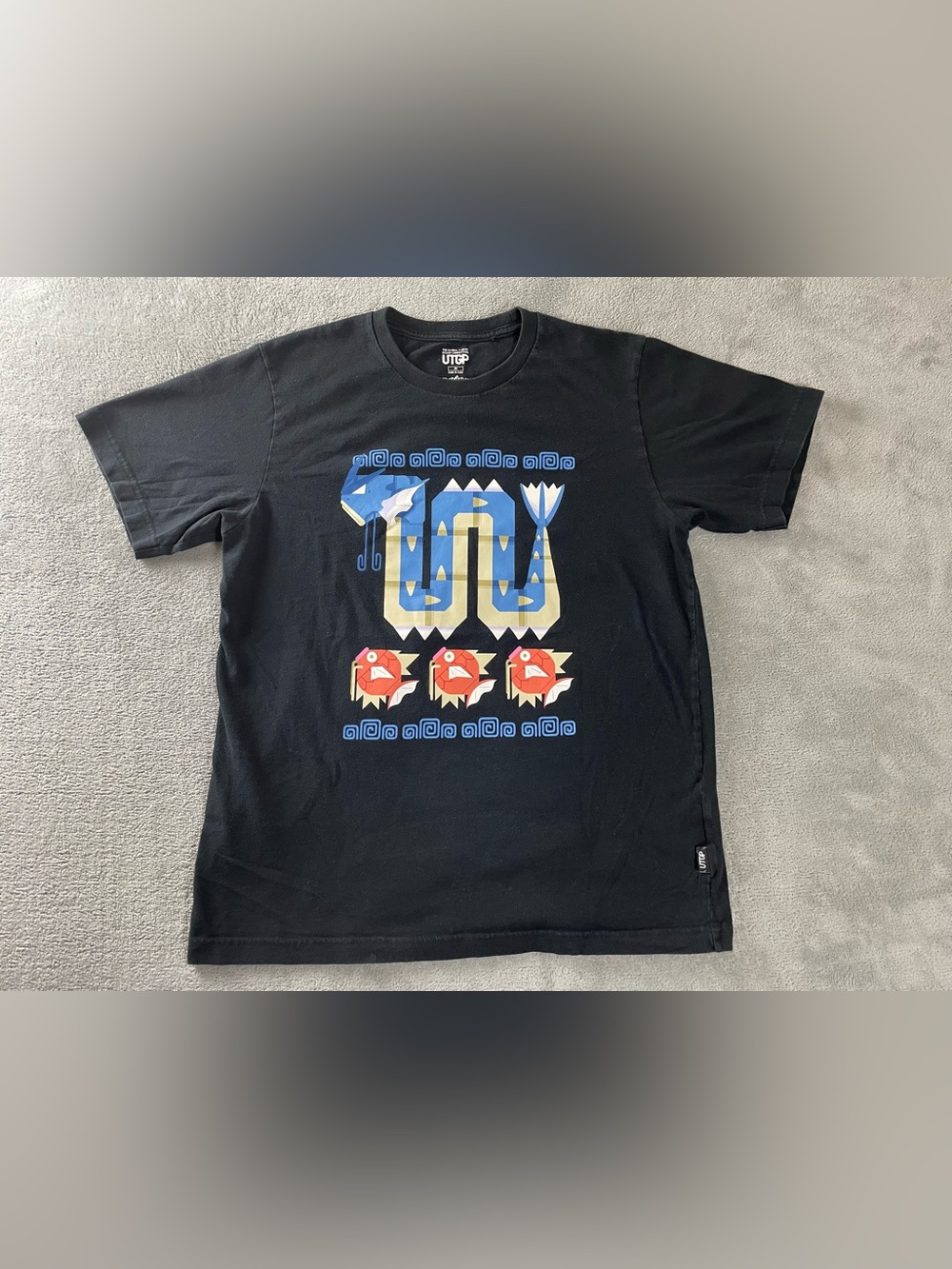 Uniqlo UTGP Pokemon Gyarados Magikarp Graphic T. Shirt Black Mens Size Medium